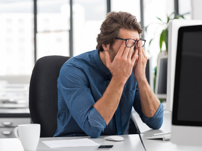 User using traditional monitor